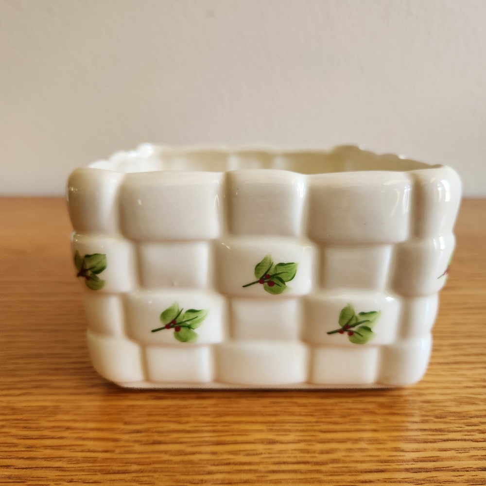 Vimtage White Ceramic Planter Woven Pattern with Green Leaf Holly Accents USA
